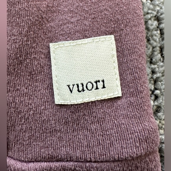 Vuori Halo Performance Hoodie 2.0 in Elderberry Heather - Size S - Like New - Picture 4 of 5